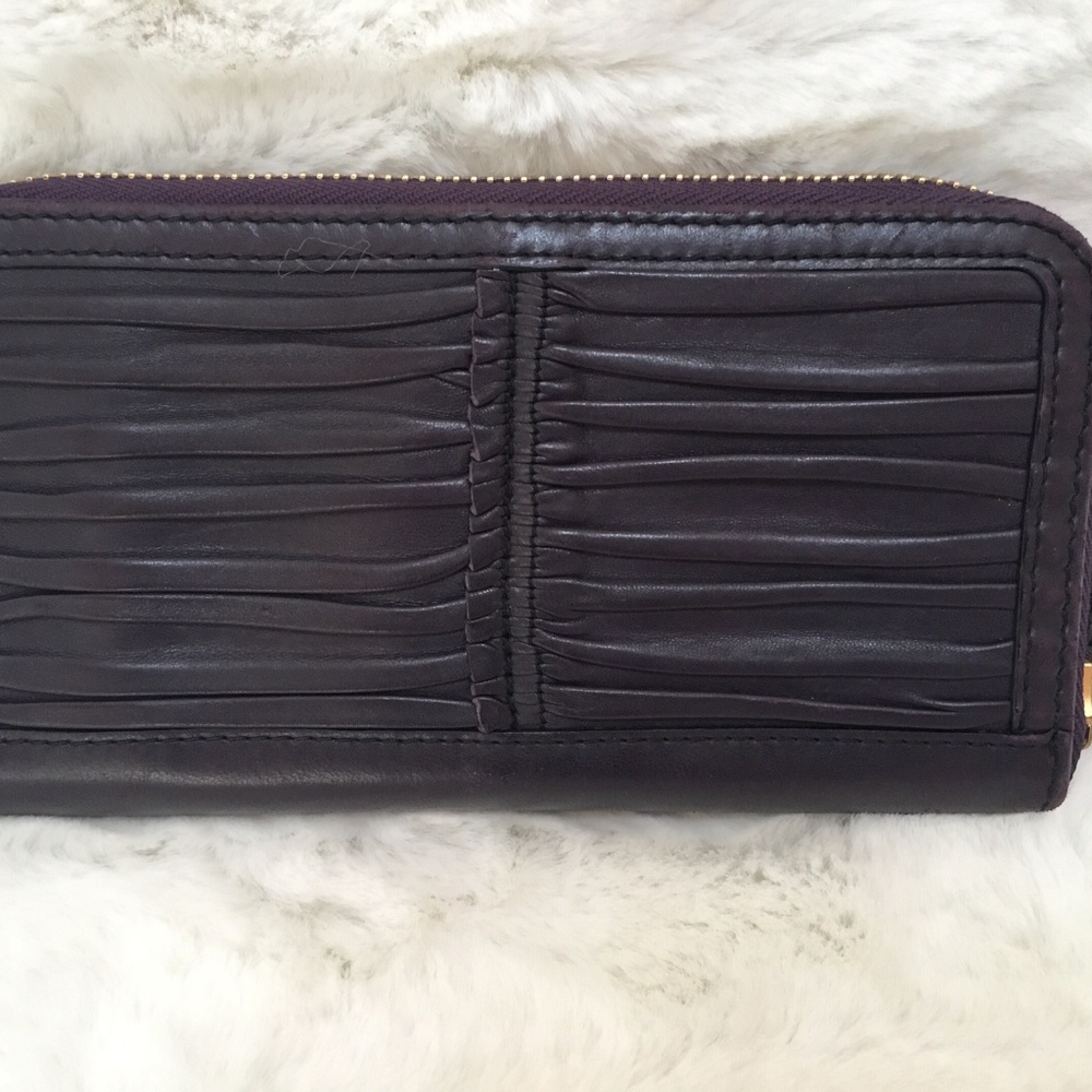 Burberry Zip-Around Leather Wallet - Picture 3 of 7